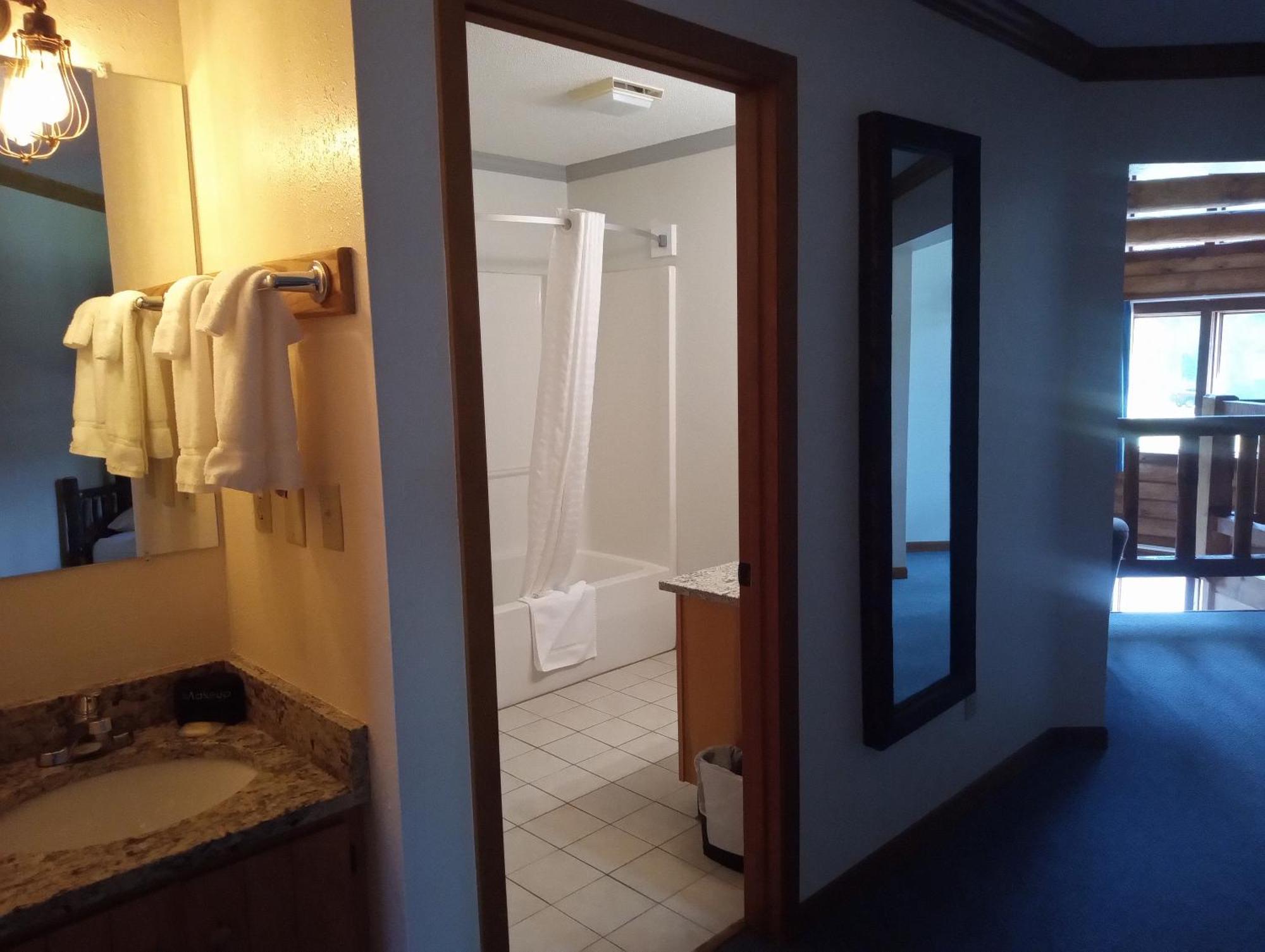 Centerstone Lake-aire 2*