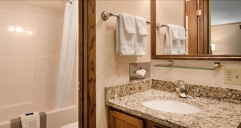 Centerstone Lake-aire 2*