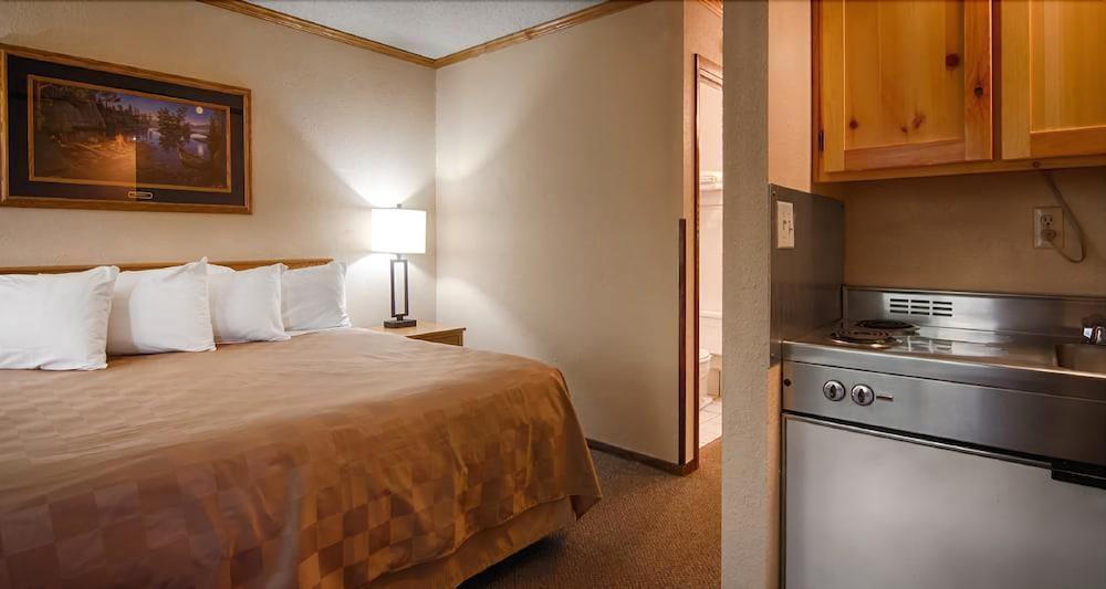 Centerstone Lake-aire Hotel 2*