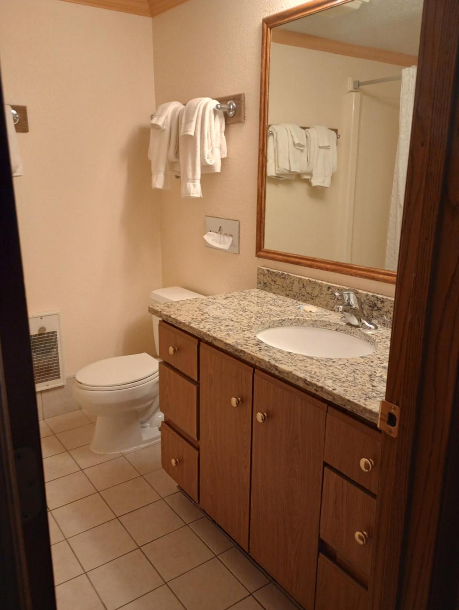 Centerstone Lake-aire 2*