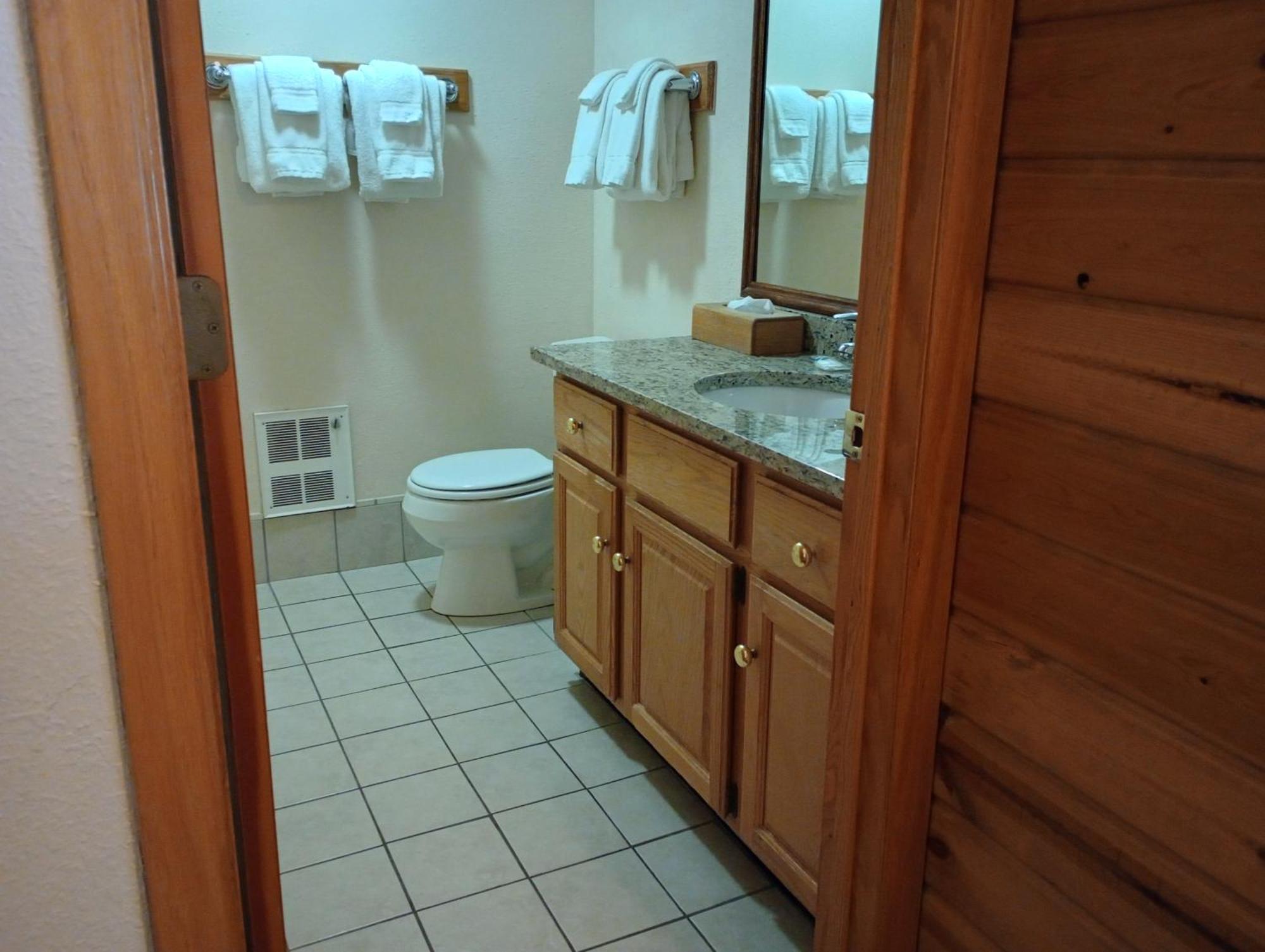 Centerstone Lake-aire Hotel 2*