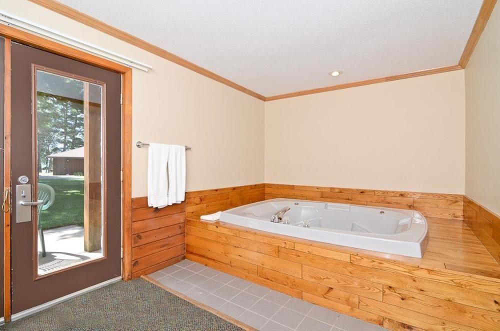 Centerstone Lake-aire 2*