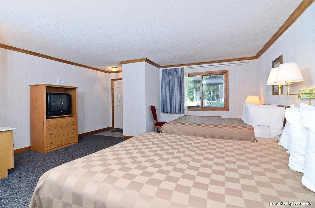 Centerstone Lake-aire Hotel 2*