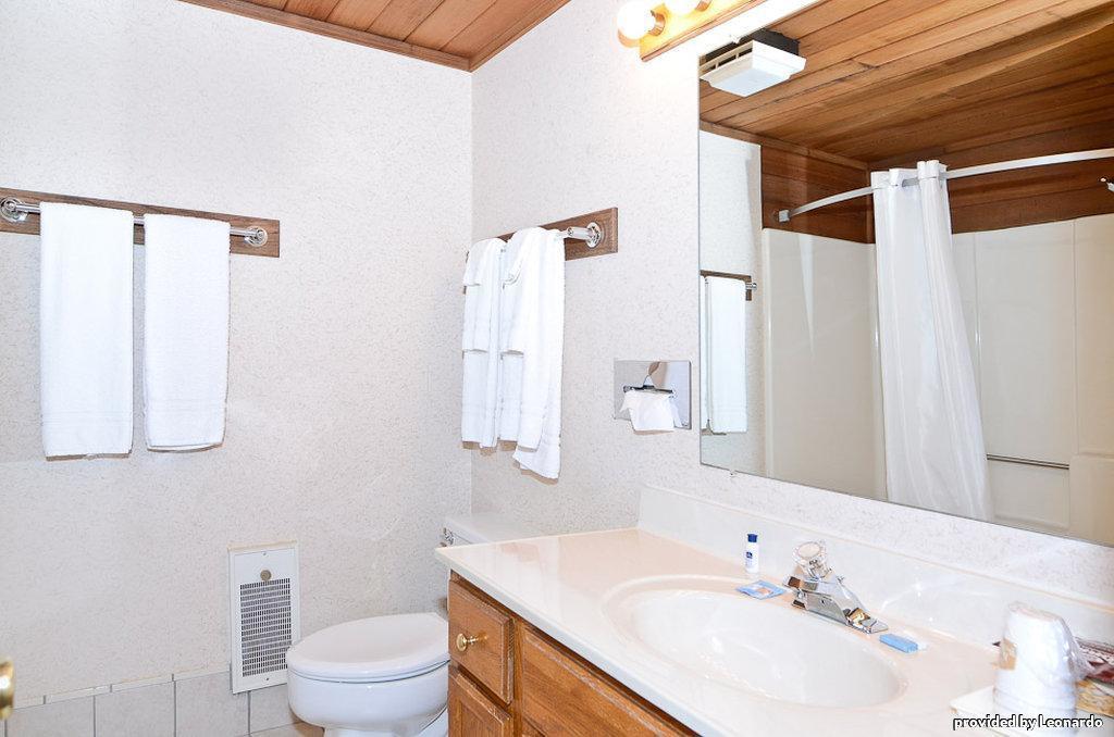 Centerstone Lake-aire Hotel 2*