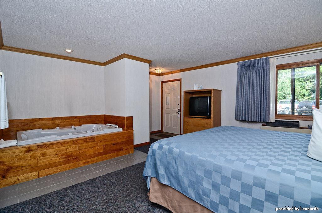 Centerstone Lake-aire Hotel 2*