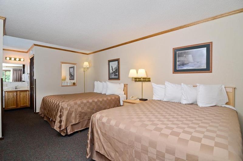 Centerstone Lake-aire Hotel