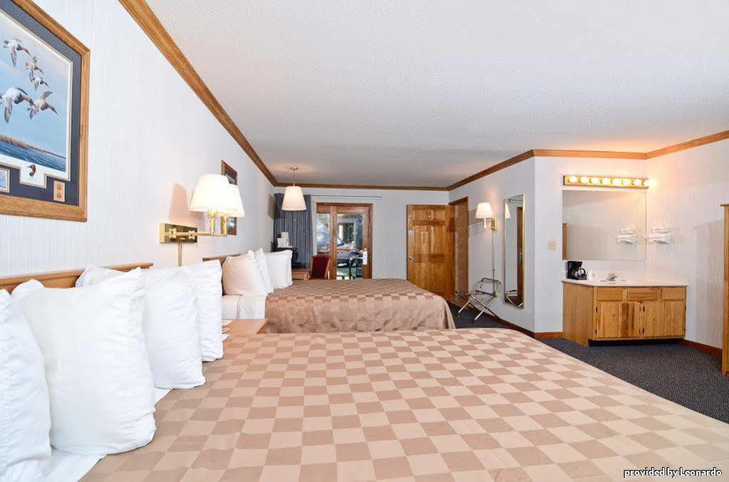 Centerstone Lake-aire Hotel 2*