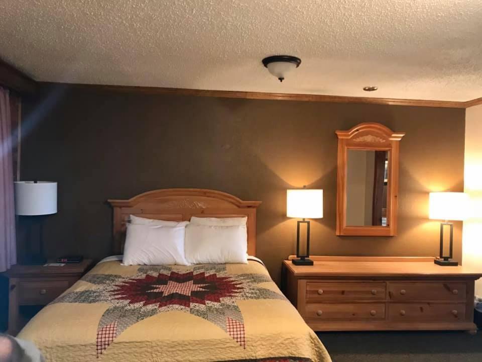 Centerstone Lake-aire Hotel