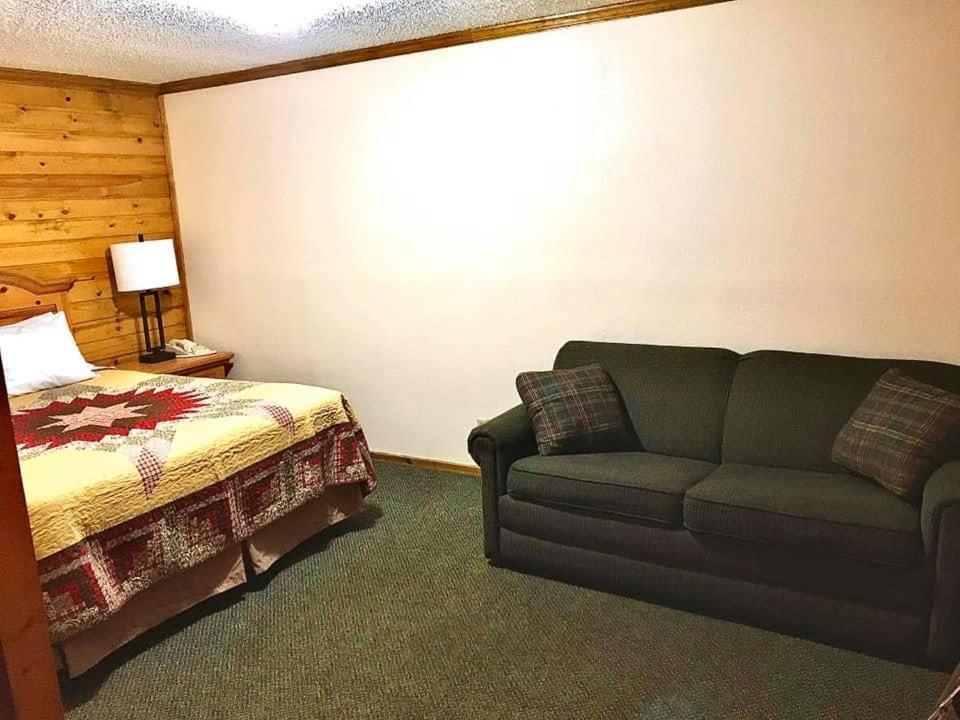 Centerstone Lake-aire Hotel 2*